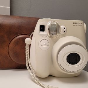 Fugifil instax mini S7 with carrying case